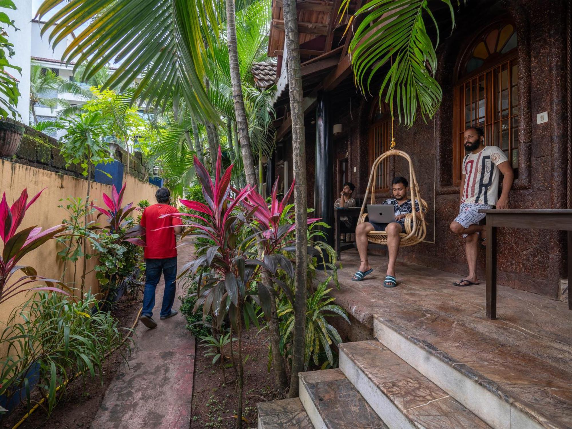 Madpackers Goa Anjuna - Bar Bagian luar foto