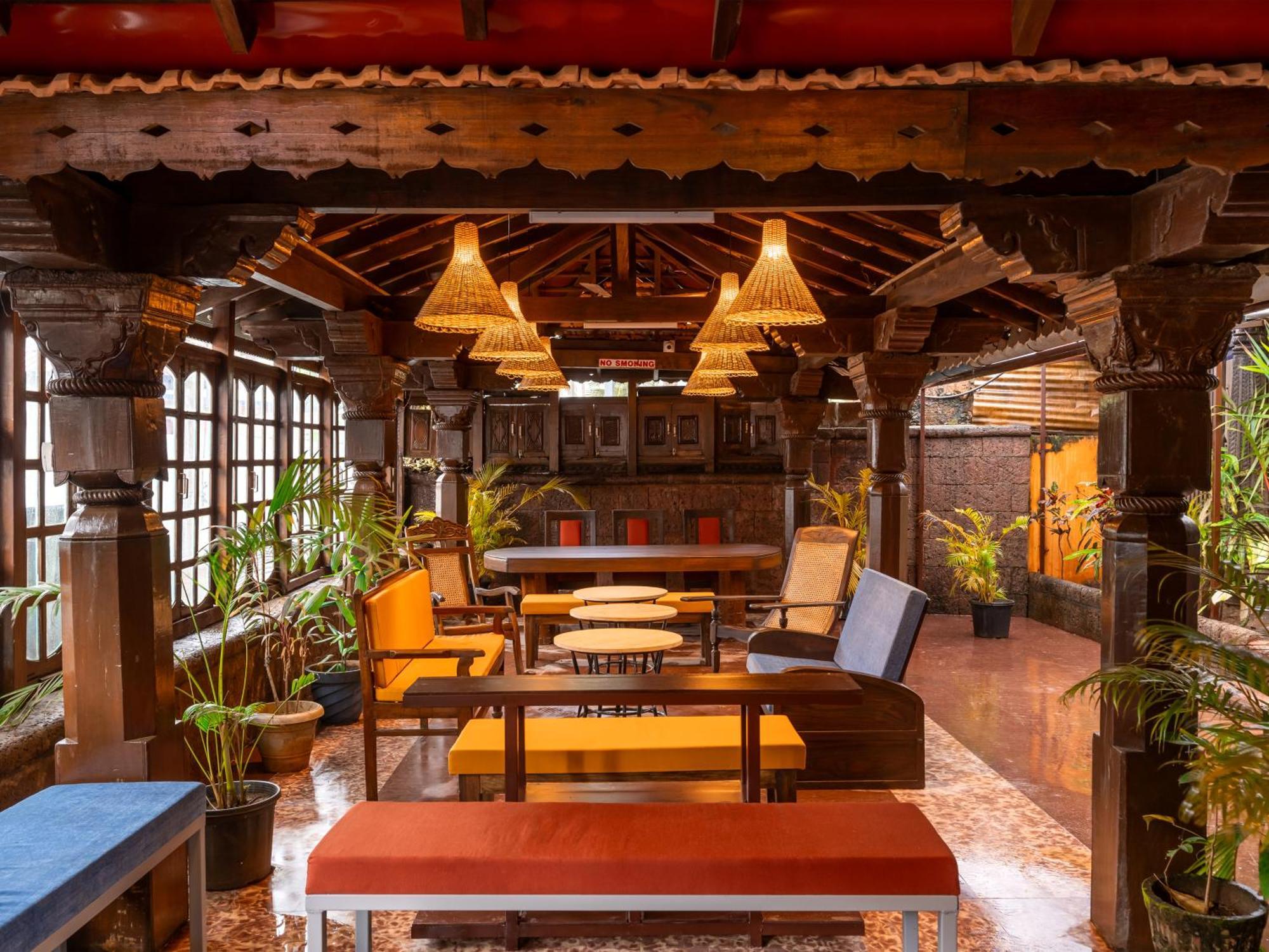 Madpackers Goa Anjuna - Bar Bagian luar foto