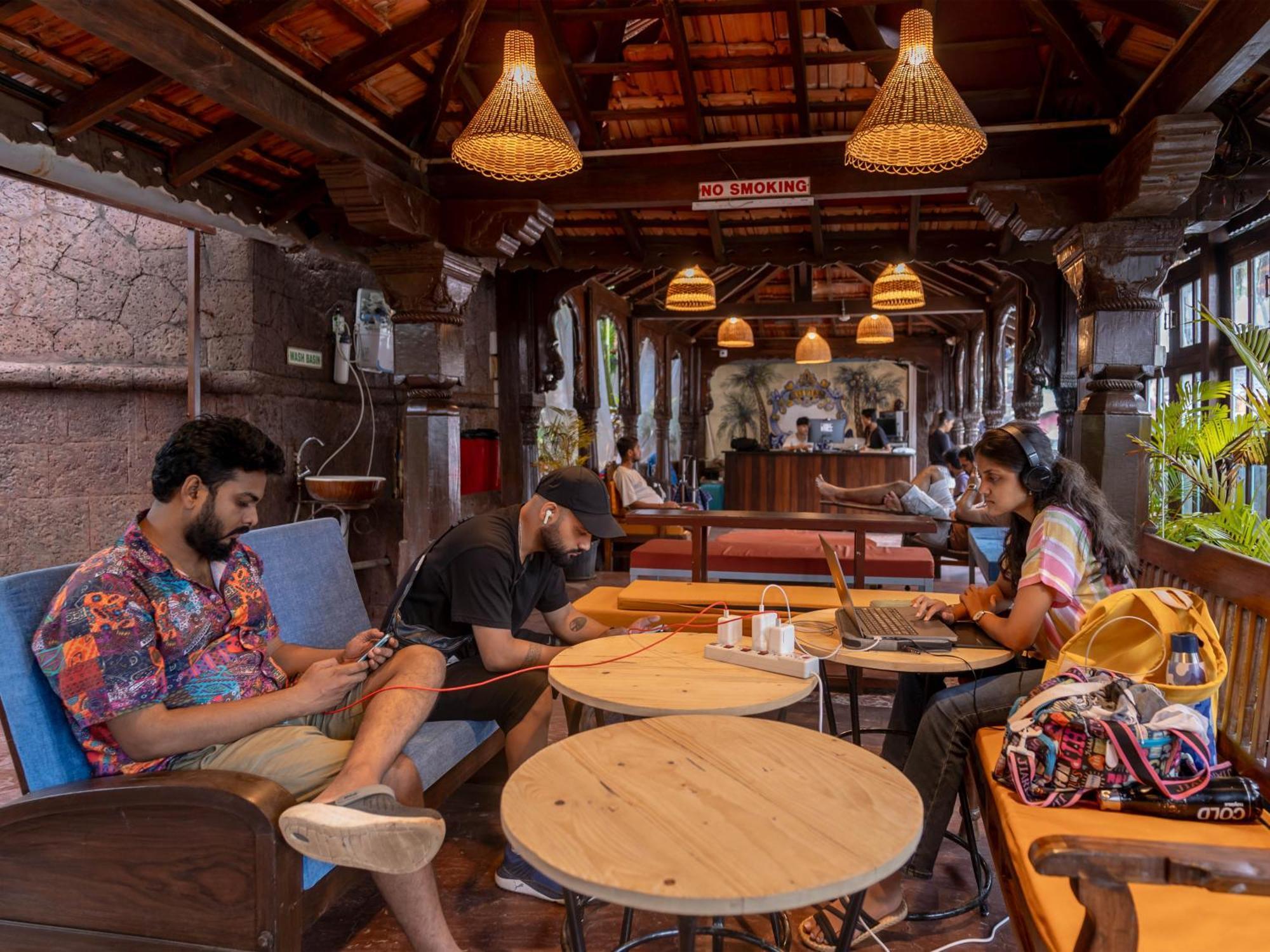 Madpackers Goa Anjuna - Bar Bagian luar foto