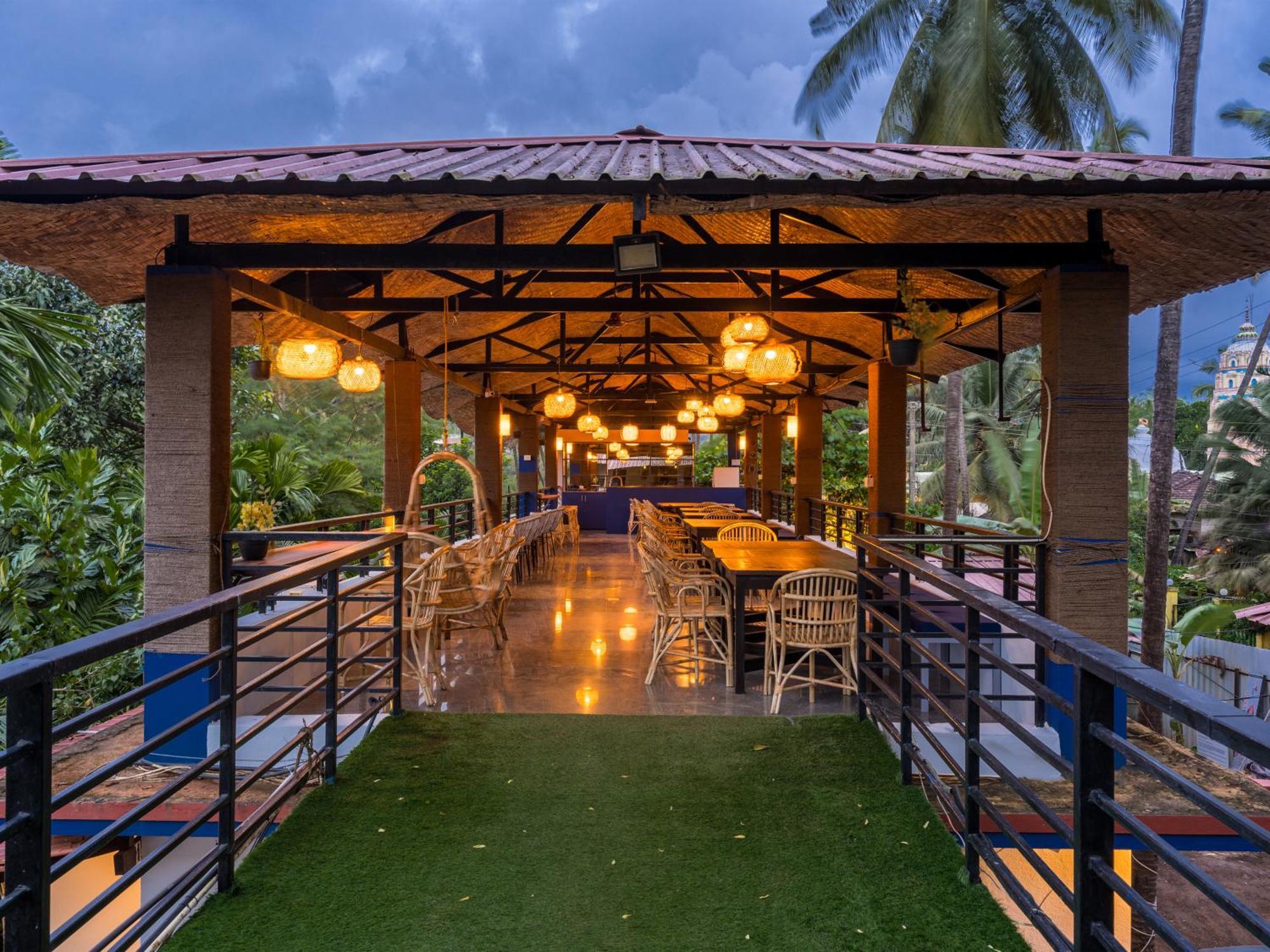 Madpackers Goa Anjuna - Bar Bagian luar foto
