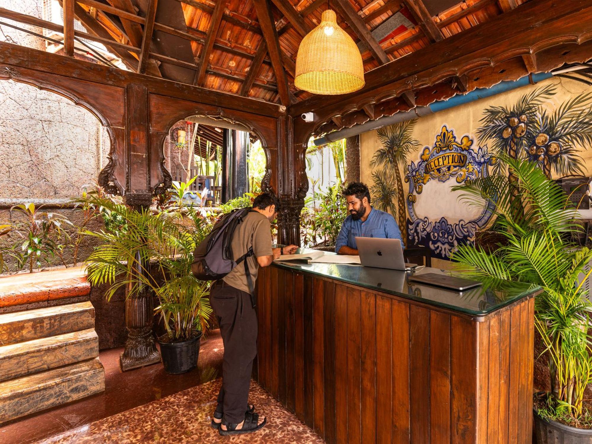 Madpackers Goa Anjuna - Bar Bagian luar foto