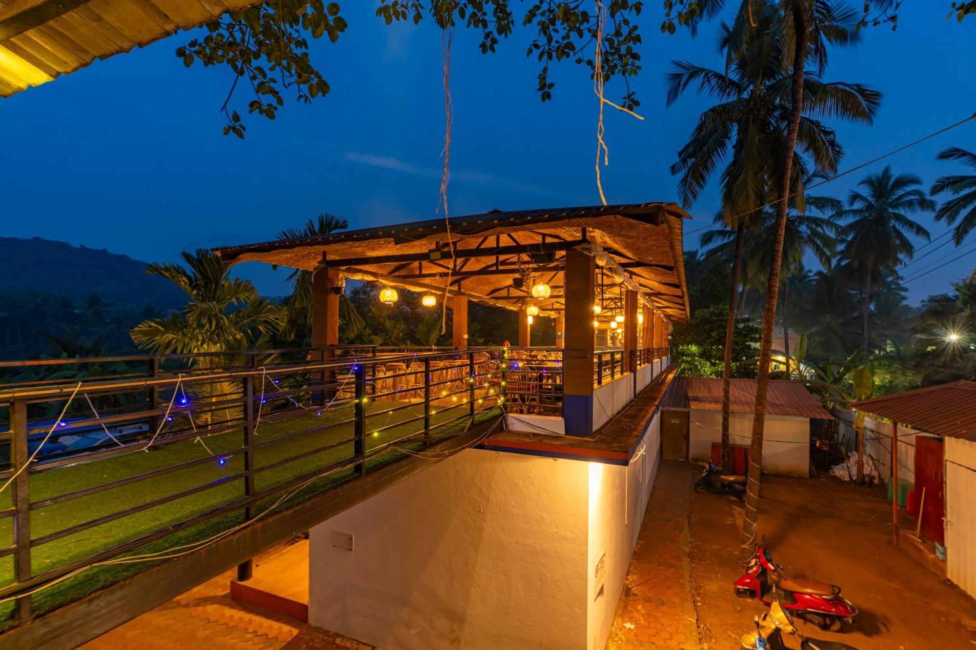 Madpackers Goa Anjuna - Bar Bagian luar foto