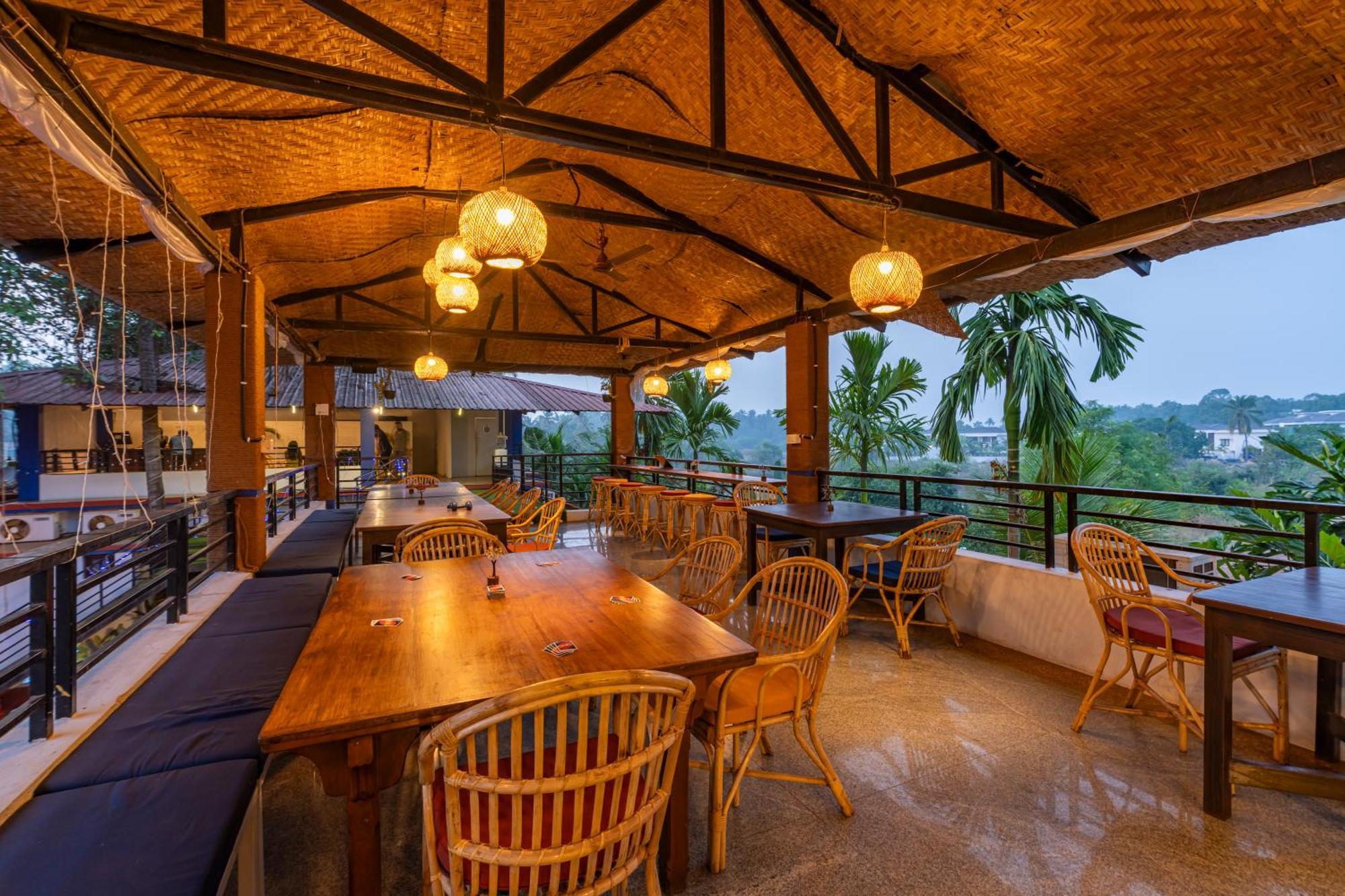 Madpackers Goa Anjuna - Bar Bagian luar foto