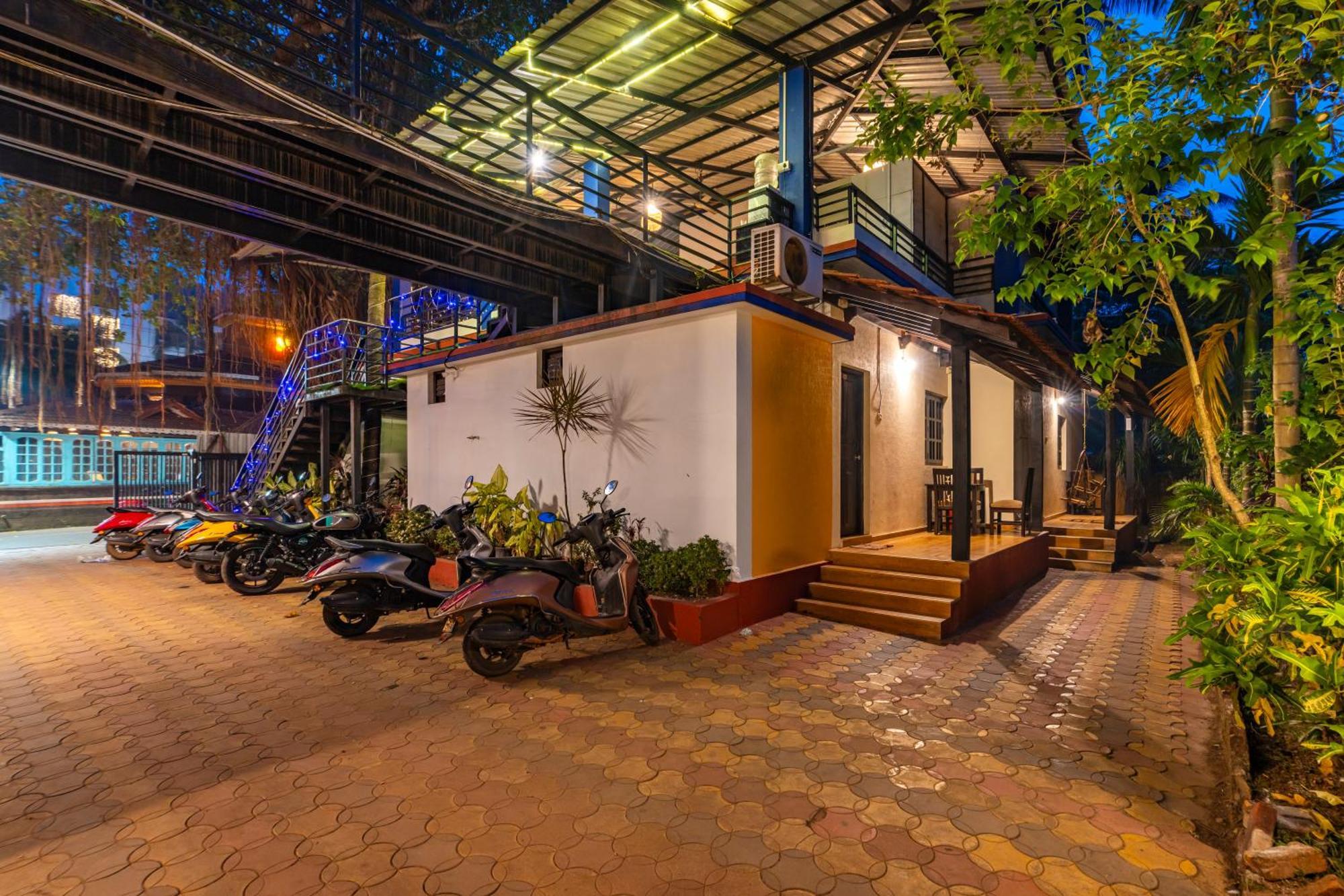 Madpackers Goa Anjuna - Bar Bagian luar foto